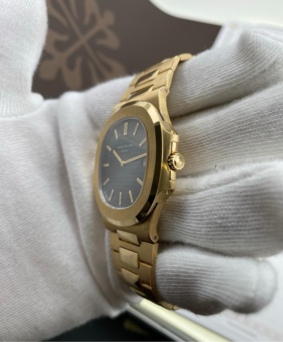 Patek Philippe Nautilus „Jumbo“ mit Manschettenknöpfen – Ansicht 10