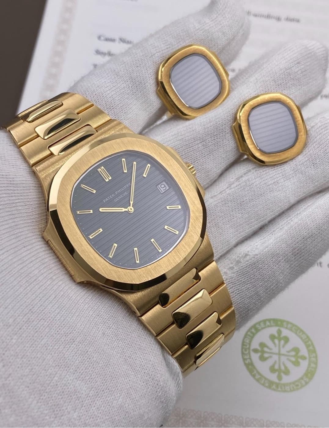 Patek Philippe Nautilus „Jumbo“ mit Manschettenknöpfen – Ansicht 4